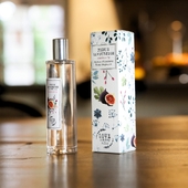 Ce vaporisateur de parfum a été fabriqué à Grasse, capitale de la Haute parfumerie. 🌿 Sa jolie boite en papier créatif naturel est une petite merveille à offrir ! ❤Laissez vous inspirer par la figue savoureuse !

En vente sur notre site internet 🌿 www.loveinstremy.com 🚚 Livraison rapide avec Colissimo en France et International 📦 Livraison à domicile secteur Alpilles.

#loveinstremy #figuier #senteur #provence #parfumdinterieur #fragrance #lovefragrances #madeinfrance #himefragrances #stremydeprovence #figtree #interiors #giftidea #parfumdegrasse #homesweethome #fedrigonipaper #tintoretto #figscent #fruity 
-
© Photo : @thierryteisseire