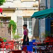 ✨❤️ Sous le ciel de Provence, la rentrée se fait plus douce. 

Photo 📷 @thierryteisseire
-
-
#bientotlarentrée #douceurdevivre #laetitiadeluca
#provence #creatricefrançaise #frenchauthor #couleursdumidi #stremydeprovence #facadelovers #oldwall #apreslapluielebeautemps #bistrotdemax #placecharlesaznavour #alpillesenprovence #alpilleslovers #saintremydeprovence #villagedeprovence #inspiration #mercilavie #authorlife