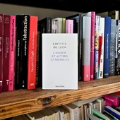 Sans la couverture… ou avec ? 📚⚡

Parfois, une image raconte déjà toute une histoire.

D'ailleurs, le saviez-vous ? Cette photographie en noir et blanc qui habille la couverture du roman de @laetitialabrunedeluca aux éditions @robert_laffont est signée Jeanloup Sieff. Des silhouettes, un flou, une émotion suspendue dans le temps qui résonne parfaitement avec l'univers du livre. 

Et vous, racontez-nous en commentaire 📕❤️: quelle couverture de livre vous a marqué pour toujours ?
-
-
Crédits photos : @thierryteisseire 
-
#dansmabibliotheque #lamouretautresmensonges #laetitiadeluca #lirelirelire #jeanloupstieff @jeanloupsieffofficial