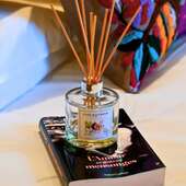 Roman en main, figue dans l’air… ❤️✨️🌿 chaque instant prend des airs de poésie chez Paulette, chambres d’hôtes à Eygalières.

📚 Roman : L'Amour et autres mensonges de Laetitia de Luca (@laetitialabrunedeluca) paru chez @robert_laffont

🌸 Diffuseur de parfum : Figue savoureuse de @loveinstremy en vente sur notre Shop www.loveinstremy.com

📷 Photo : @thierryteisseire chez @restaurantpauletteeygalieres

-
-
-
-
#diffuseurdeparfum #madeinprovence #homescents #loveinstremy #pauletteeygalières
#laetitiadeluca #roman #lamouretautresmensonges
#robertlaffont #parfumsdintérieur #ınstabook #provence #alpilleslovers #alpillesenprovence #artdevivre